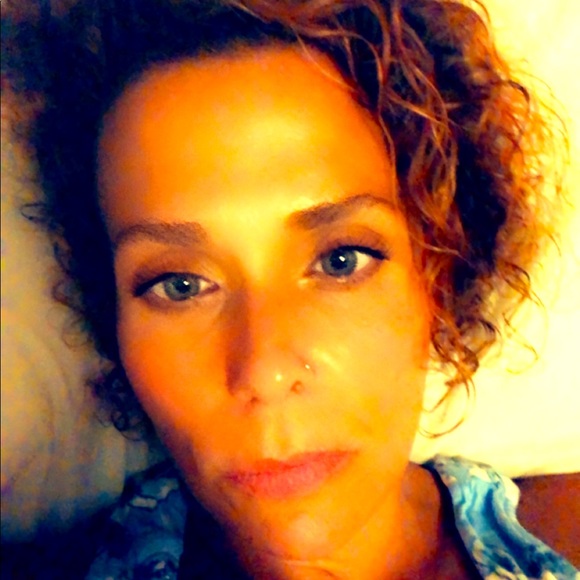 Meet your Posher, Amanda - Picture 1 of 9